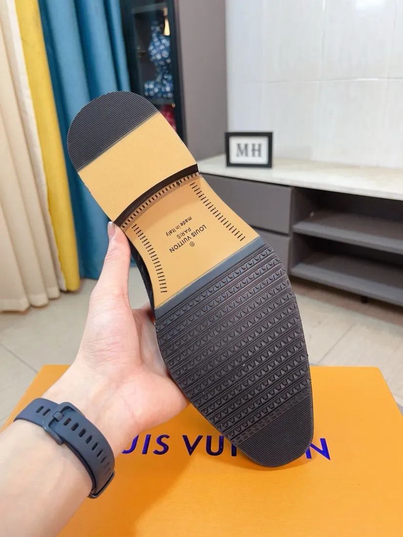 Ex-factory price 720🌹🌹High version [LV] Louis Vuitton's popular casual leather shoes🎖Fashionable and elegant🎖🎖Material: Original imported open-edge beaded cowhide, washed cowhide leather lining, original open-molded rubber outsole, high-end and classy, ​​elegant quality, instantly transforming into a handsome man ❤❤Standard\nNumber: 38-44